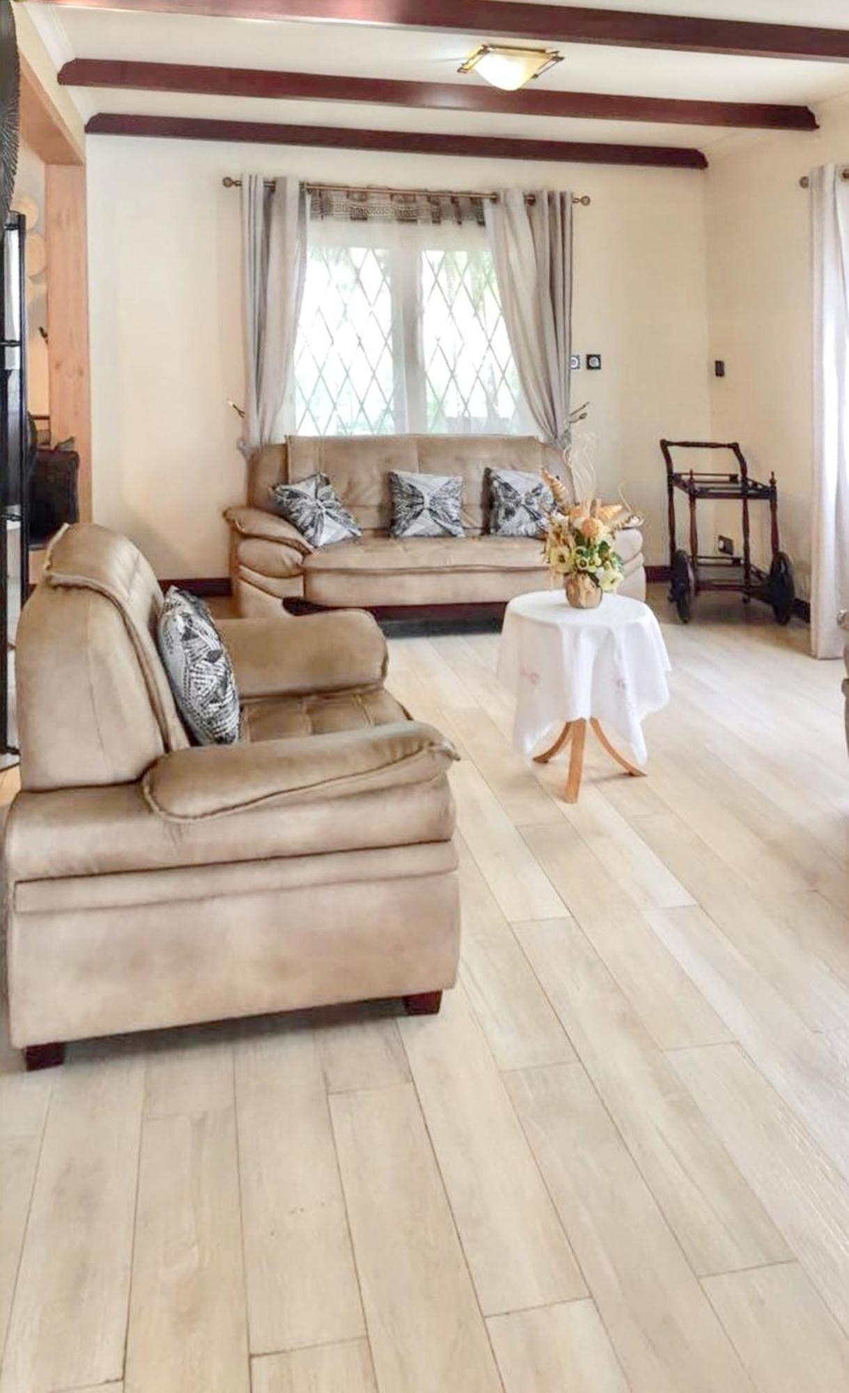 Spacious House In Flic En Flac With Shared Pool Luaran gambar