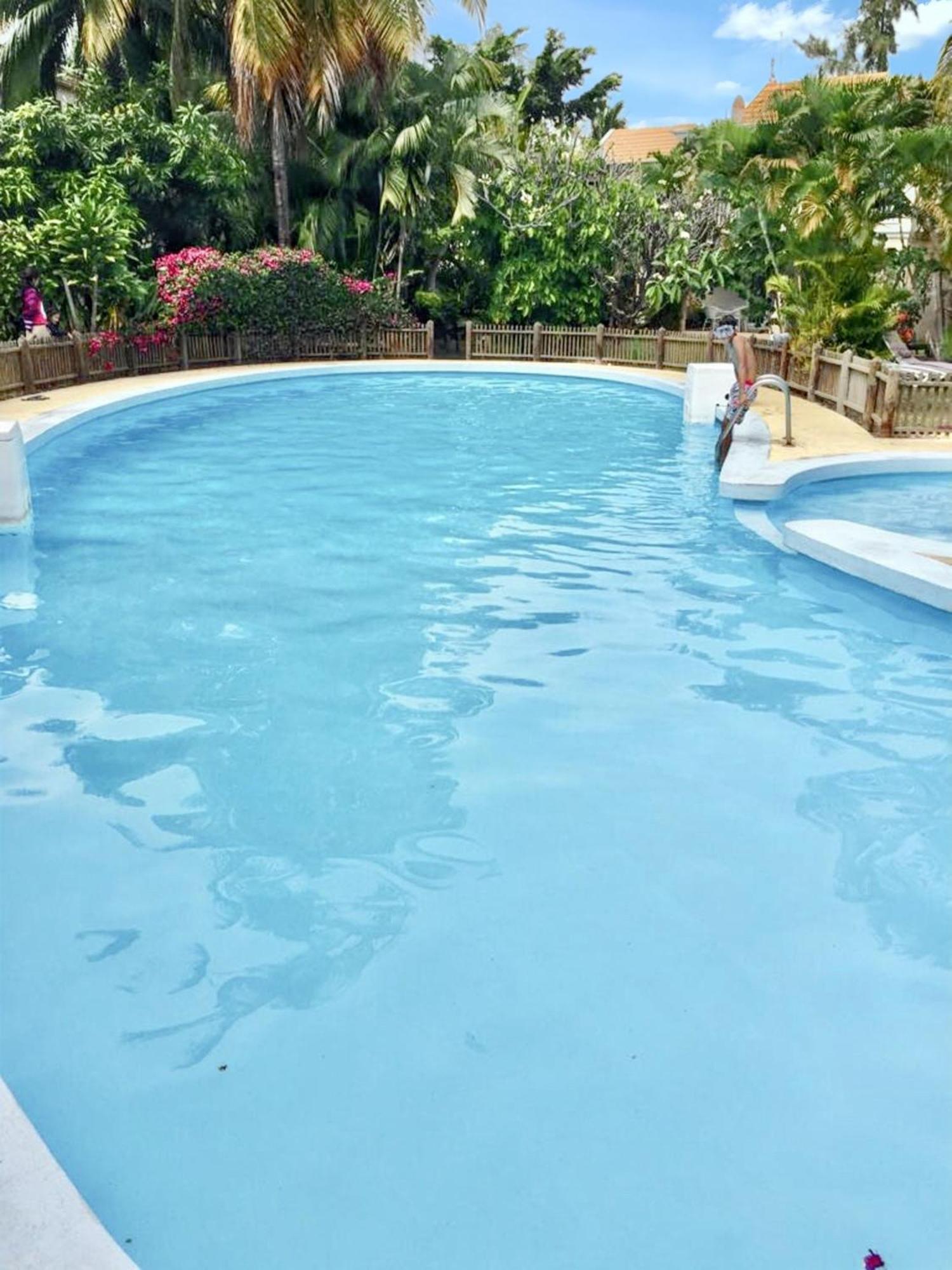 Spacious House In Flic En Flac With Shared Pool Luaran gambar
