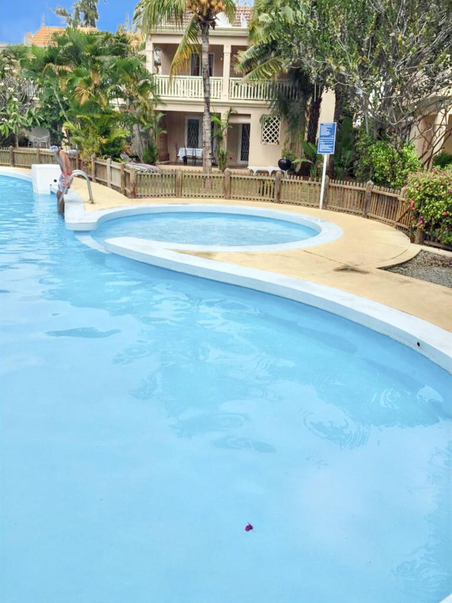 Spacious House In Flic En Flac With Shared Pool Luaran gambar